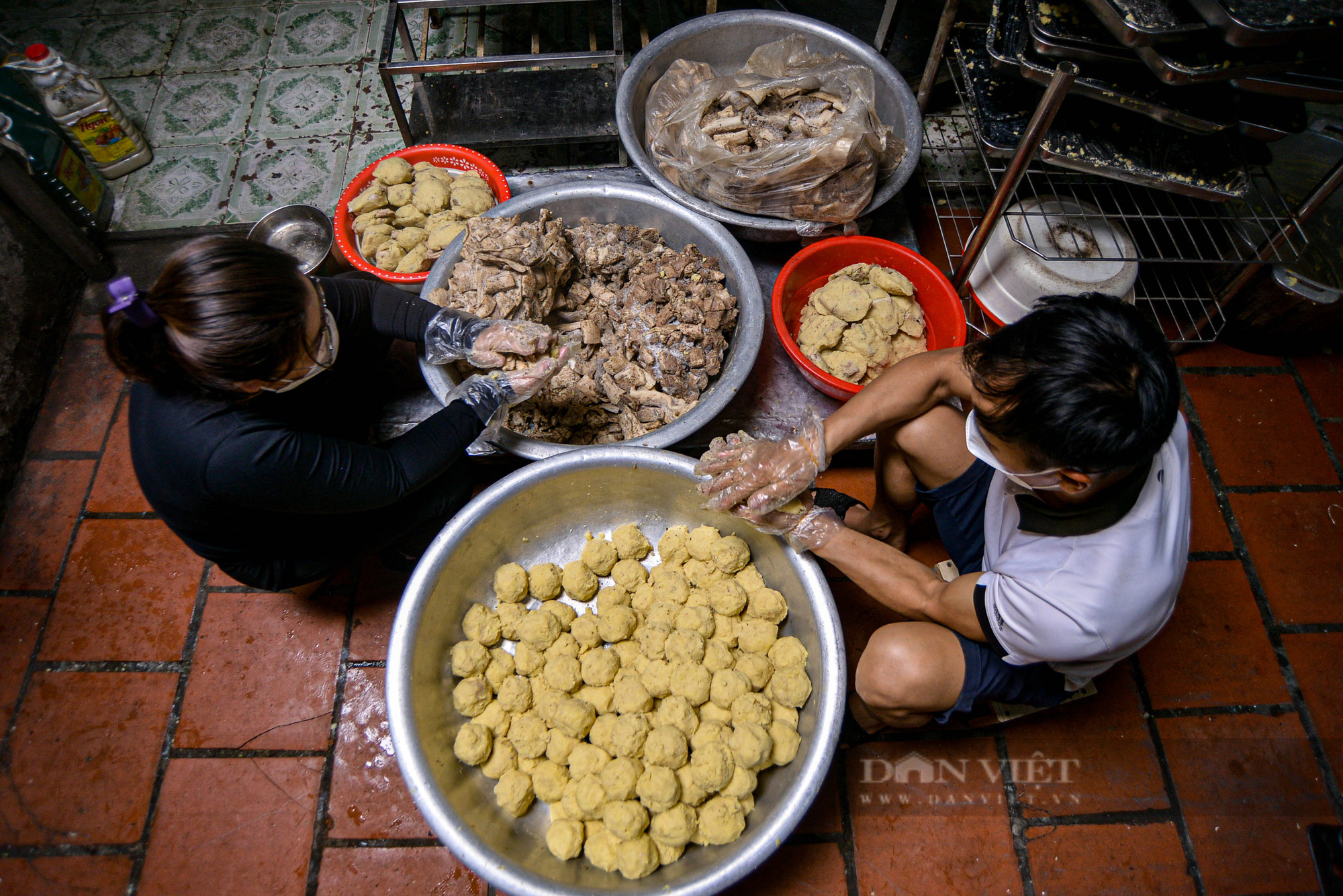 Ghé thăm làng bánh chưng những ngày cận Tết - Ảnh 6.