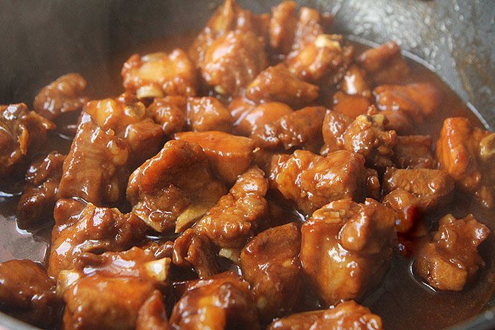 Sườn xào chua ngọt chỉ cần rưới nước sốt này đảm bảo thơm ngon tuyệt đỉnh - Ảnh 4.