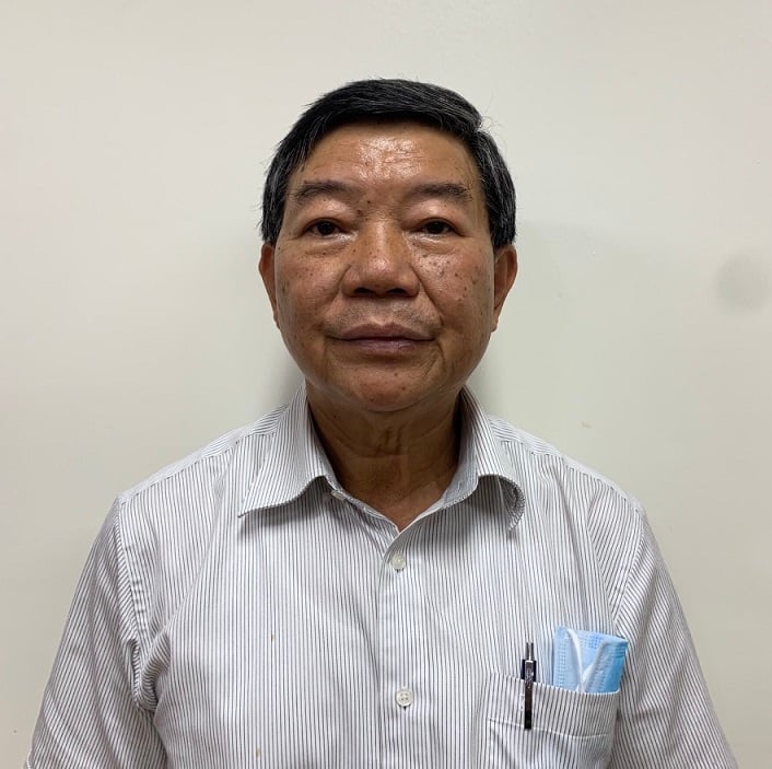 Cựu Giám đốc Bệnh viện Bạch Mai hầu tòa: Cái &quot;bắt tay&quot; thiệt hại tiền tỷ - Ảnh 1.