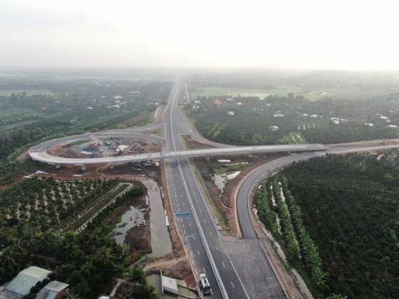 Chủ tịch nước Nguyễn Xuân Phúc dự lễ thông xe kỹ thuật cao tốc Trung Lương - Mỹ Thuận - Ảnh 5.