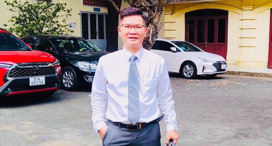 Cha ruột bé gái 8 tuổi tử vong nghi do bạo hành có thể bị chuyển đổi tội danh tăng nặng như người tình - Ảnh 2.