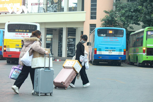 Mỗi nơi một kiểu làm khó người dân về quê đón Tết - Ảnh 1.