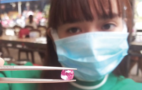 xuan/Độc đáo chợ đá quý ở miền đất ngọc - Ảnh 6.