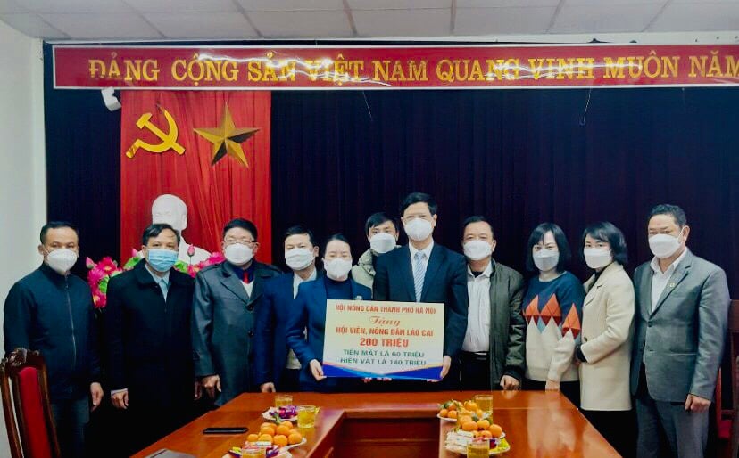 Hội Nông dân Hà Nội: Tặng quà Tết với tổng trị giá 200 triệu đồng tới nhân dân Lào Cai - Ảnh 3.