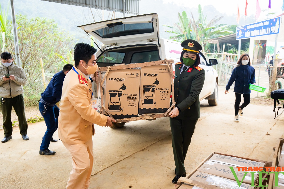 Tết đầm ấm nơi vùng biên giới - Ảnh 1. Tết đầm ấm nơi vùng biên giới - Ảnh 1.