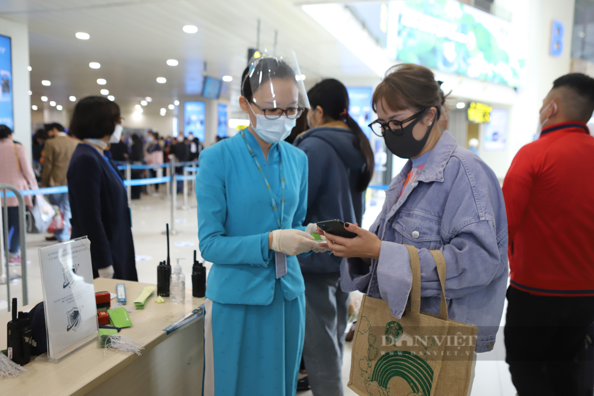 Những lưu ý mới nhất hành khách cần biết khi đi máy bay - Ảnh 1. Những lưu ý mới nhất hành khách cần biết khi đi máy bay - Ảnh 1.