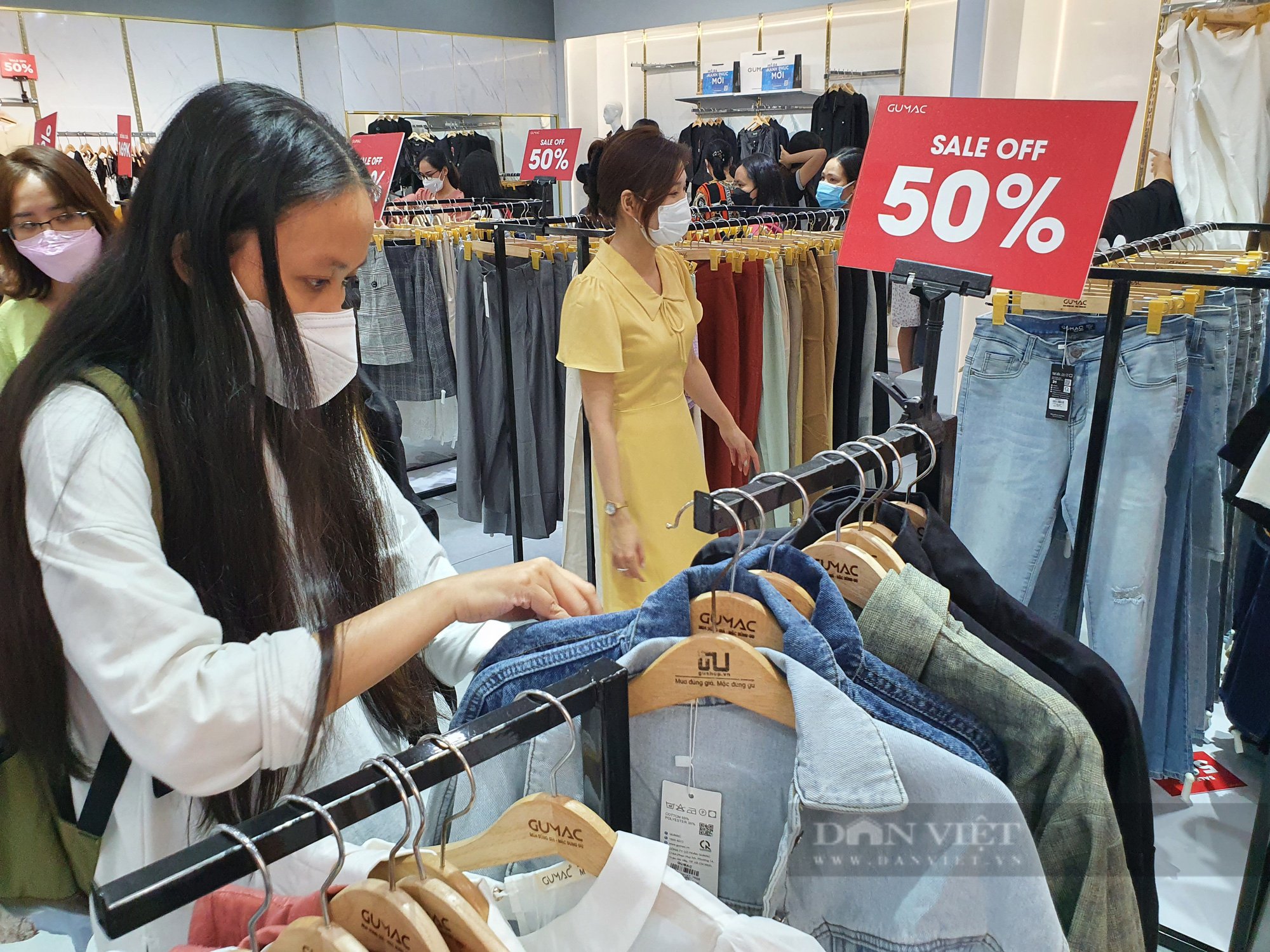 Vật vã sắm đồ Tết, xếp hàng 15 phút mới được vào, chờ tính tiền hết thêm nửa tiếng - Ảnh 5.