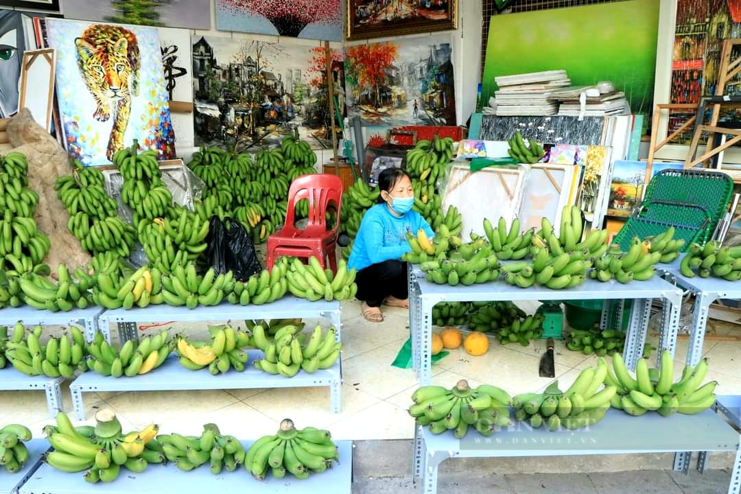Gần ngày cúng ông Công ông Táo, nhiều tiểu thương chợ Hàng Bè vẫn ngao ngán vì ế ẩm - Ảnh 1.
