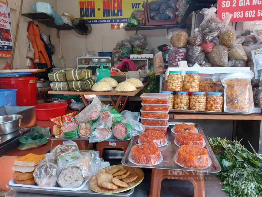 Gần ngày cúng ông Công ông Táo, nhiều tiểu thương chợ Hàng Bè vẫn ngao ngán vì ế ẩm - Ảnh 3.