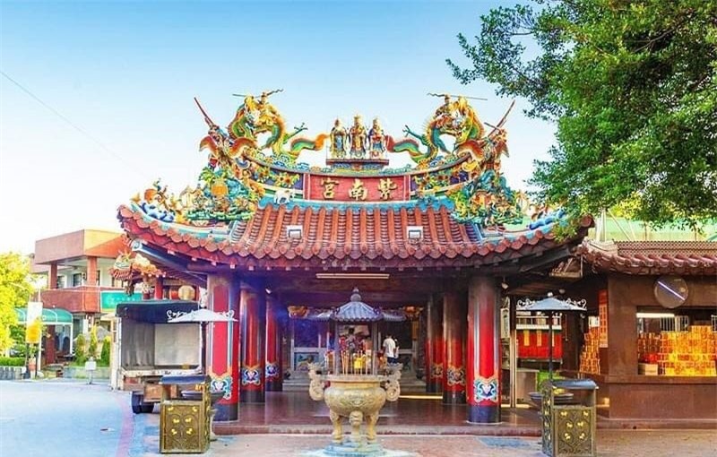 Kỳ lạ ngôi đền cho người dân vay tiền, bao giờ khấm khá hơn thì trả - Ảnh 1.