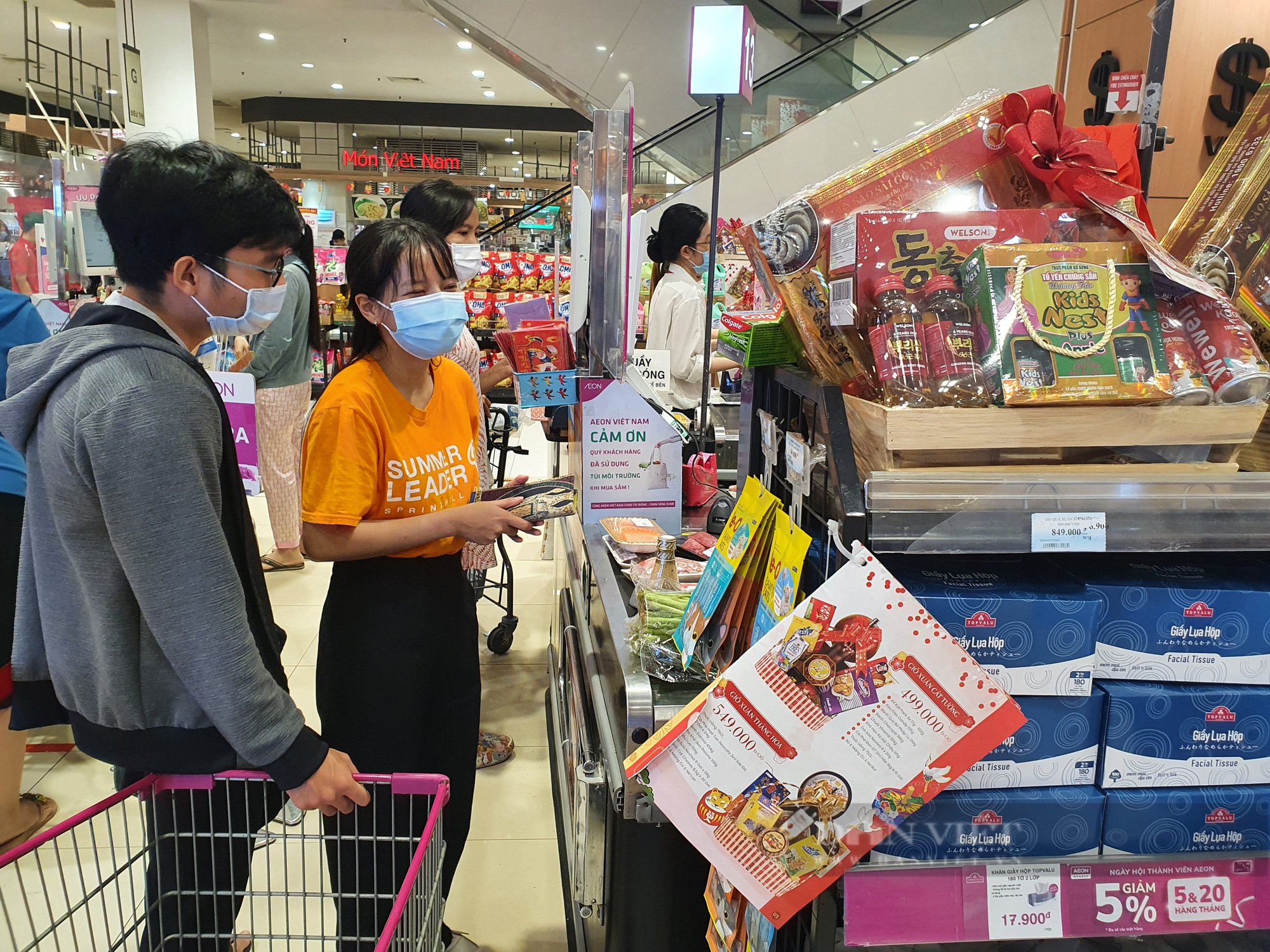 Siêu thị bán Tết tới nửa đêm, có nơi mở cửa luôn mùng 1 - Ảnh 3.