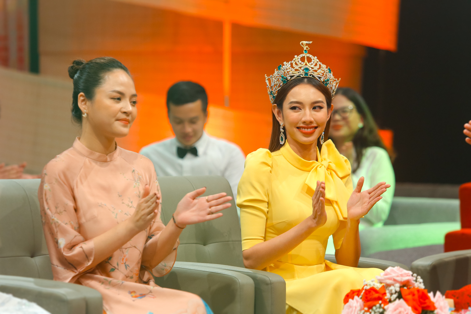 Mùa đoàn tụ 2022 gây sốt vì quy tụ dàn sao &quot;khủng&quot; NSND Lê Khanh, Hồng Diễm... - Ảnh 3.
