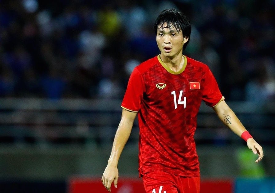 Tiền vệ Nguyễn Tuấn Anh bất ngờ lọt tốp 5 Quả bóng vàng Việt Nam 2021 - Ảnh 1.