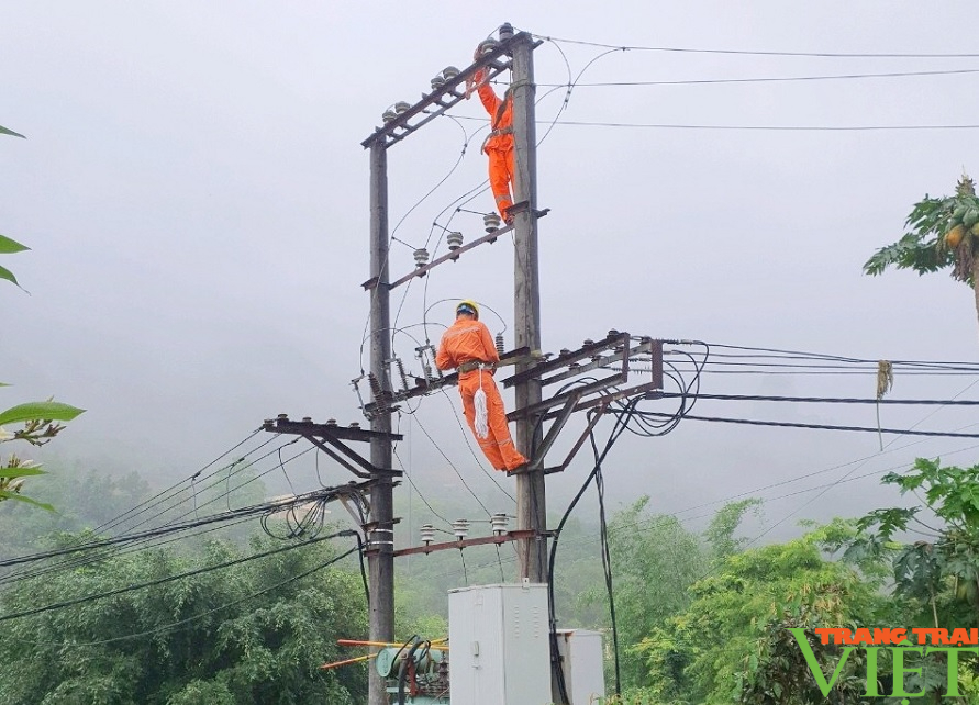 Công ty điện lực Hoà Bình: Nâng cao chất lượng cung ứng điện cho khách hàng - Ảnh 1. Công ty điện lực Hoà Bình: Nâng cao chất lượng cung ứng điện cho khách hàng - Ảnh 1.