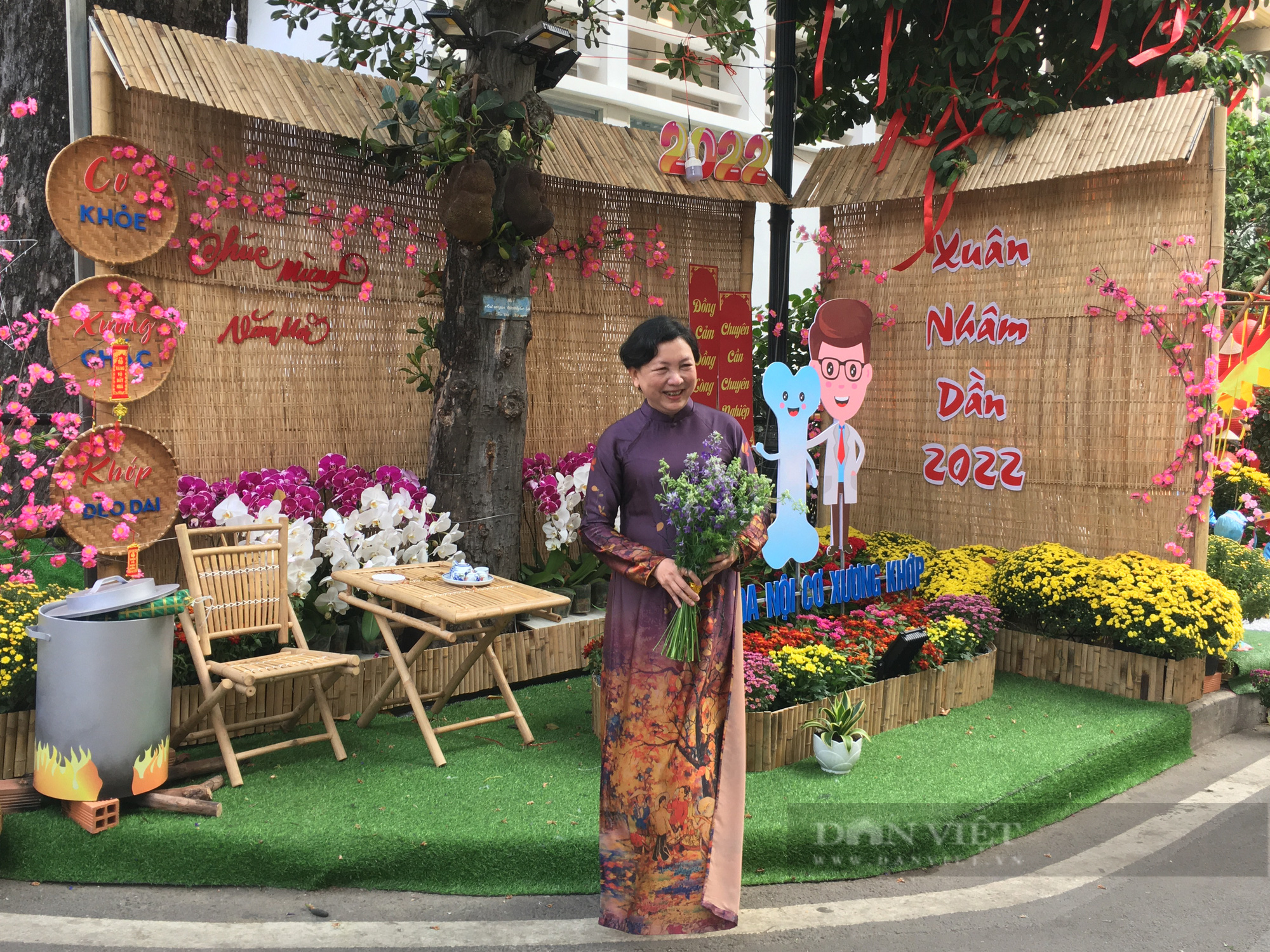 ẢNH: Đưa &quot;đường hoa&quot; đến với bệnh nhân trong dịp Tết đến xuân về - Ảnh 7.