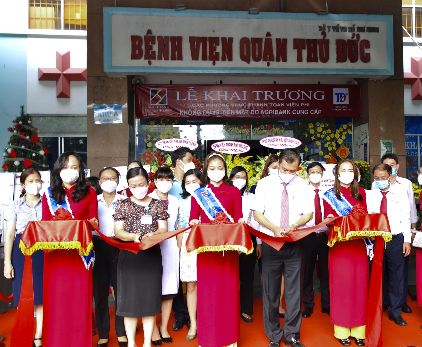 Agribank chi nhánh Bình Thạnh hợp tác cùng Bệnh viện TP. Thủ Đức triển khai dịch vụ thanh toán không dùng tiền mặt - Ảnh 1. Agribank chi nhánh Bình Thạnh hợp tác cùng Bệnh viện TP. Thủ Đức triển khai dịch vụ thanh toán không dùng tiền mặt - Ảnh 1.