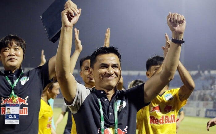 HLV của Hà Nội FC nói gì về khả năng xuất ngoại của Quang Hải? - Ảnh 2.