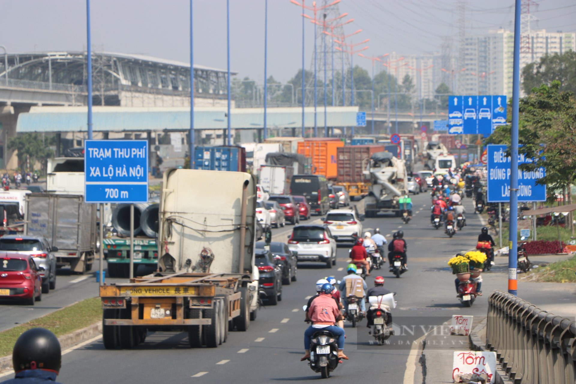 Cuối năm đã bận rộn, đường lại kẹt cứng xe: Lái xe than trời, than đất - Ảnh 4.