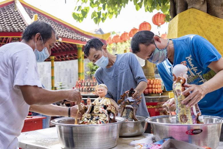 Chùm ảnh: Thế giới trang hoàng rực rỡ đón chào Tết Nguyên đán 2022 - Ảnh 3.