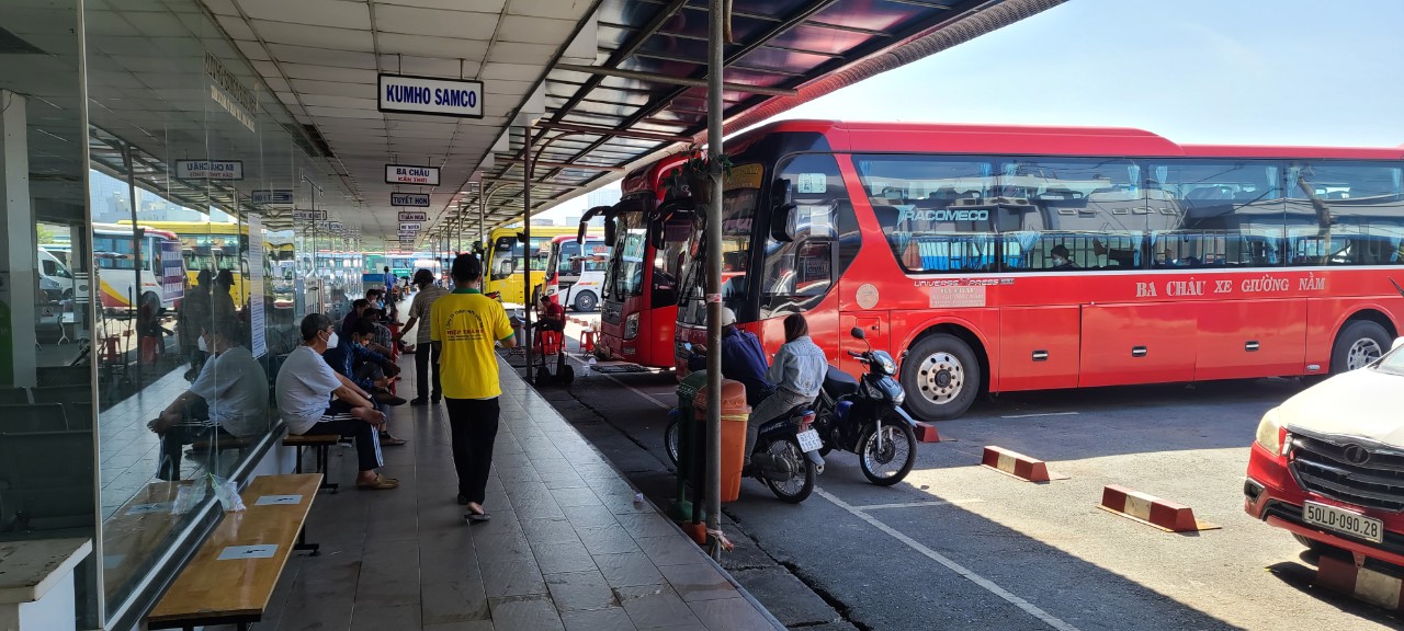 &quot;Siết chặt&quot; xe tuyến cố định bỏ bến ra ngoài hoạt động, làm gia tăng xe dù bến cóc tại TP.HCM - Ảnh 4.