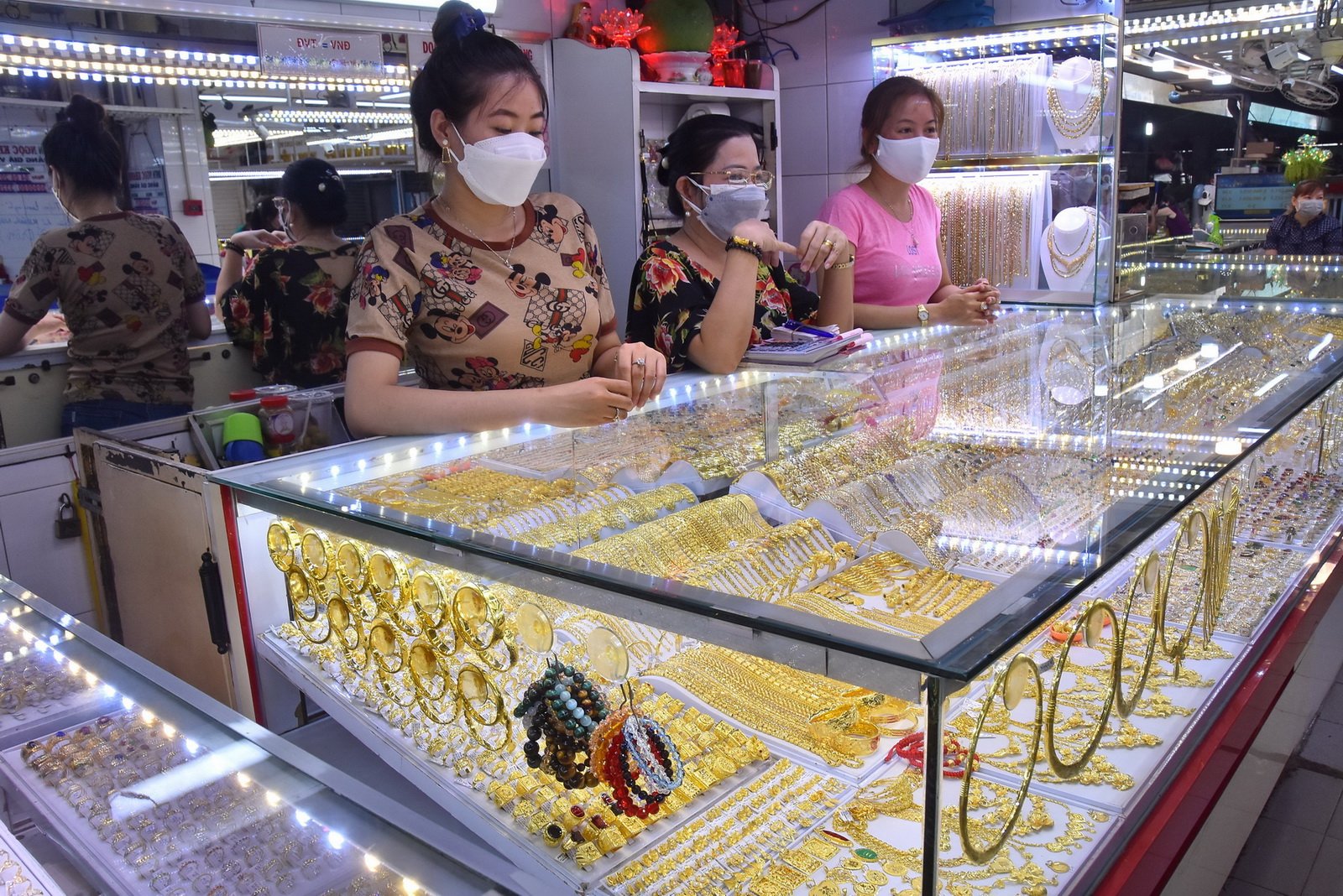 Giá vàng hôm nay 29-1: Giảm tiếp rồi bất ngờ đi lên - Ảnh 1.