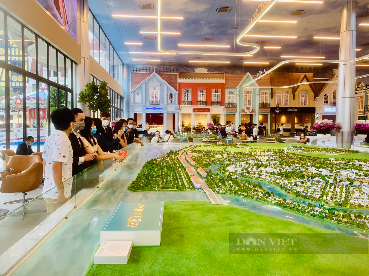 TP.HCM: Nhiều người &quot;đổ xô&quot; đi săn nhà đất giá rẻ cận Tết - Ảnh 2.
