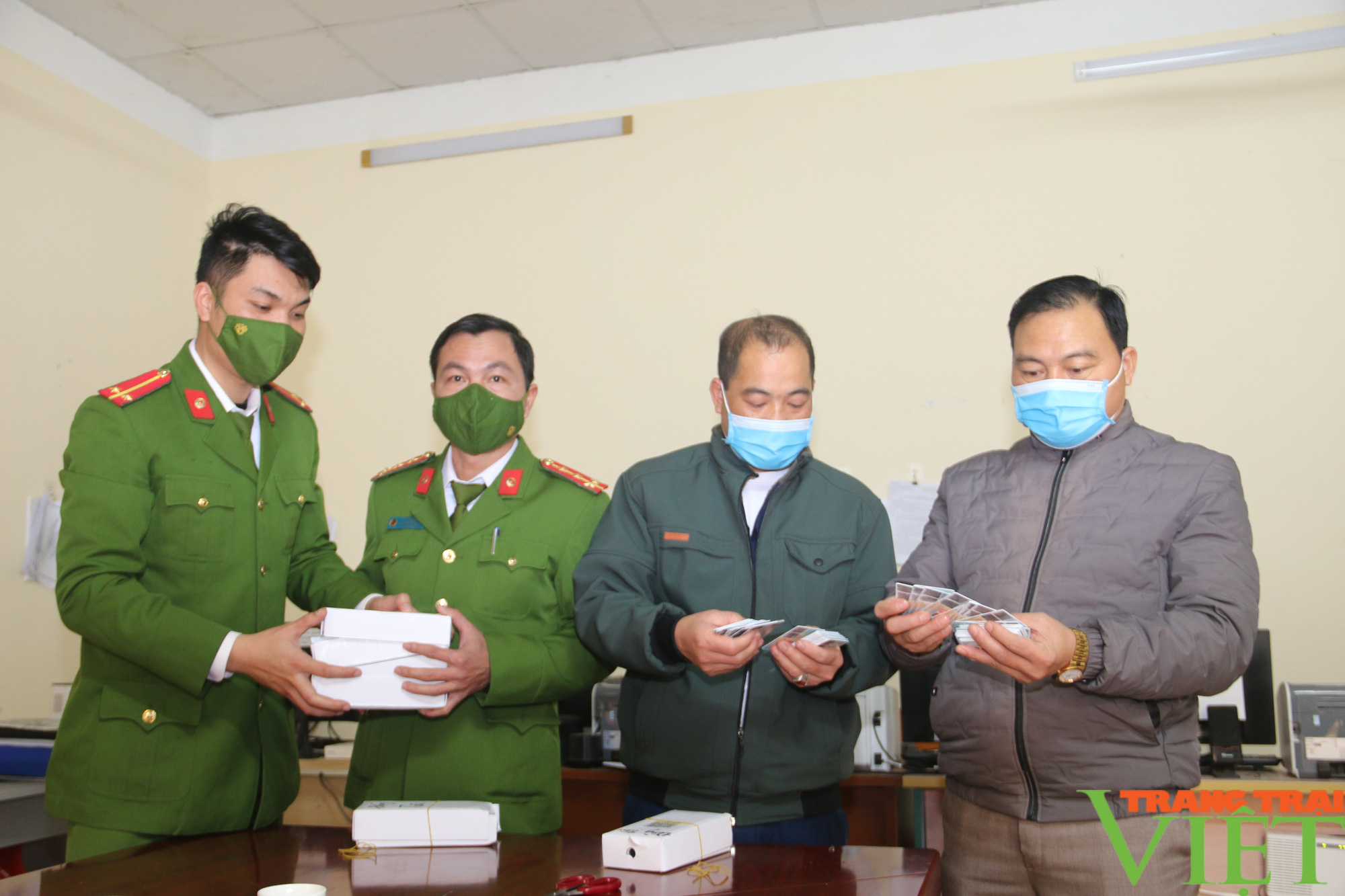Công an Mai Châu (Hoà Bình): Đảm bảo tốt công tác phòng chống cháy nổ dịp Tết Nguyên đán - Ảnh 6. Công an Mai Châu (Hoà Bình): Đảm bảo tốt công tác phòng chống cháy nổ dịp Tết Nguyên đán - Ảnh 6.