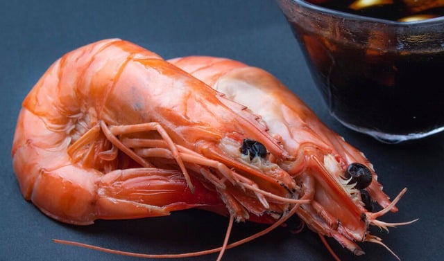 Mua tôm tươi đừng cho vào nồi nước luộc trực tiếp, dùng cách này tôm ngọt lại không mất vị - Ảnh 4.