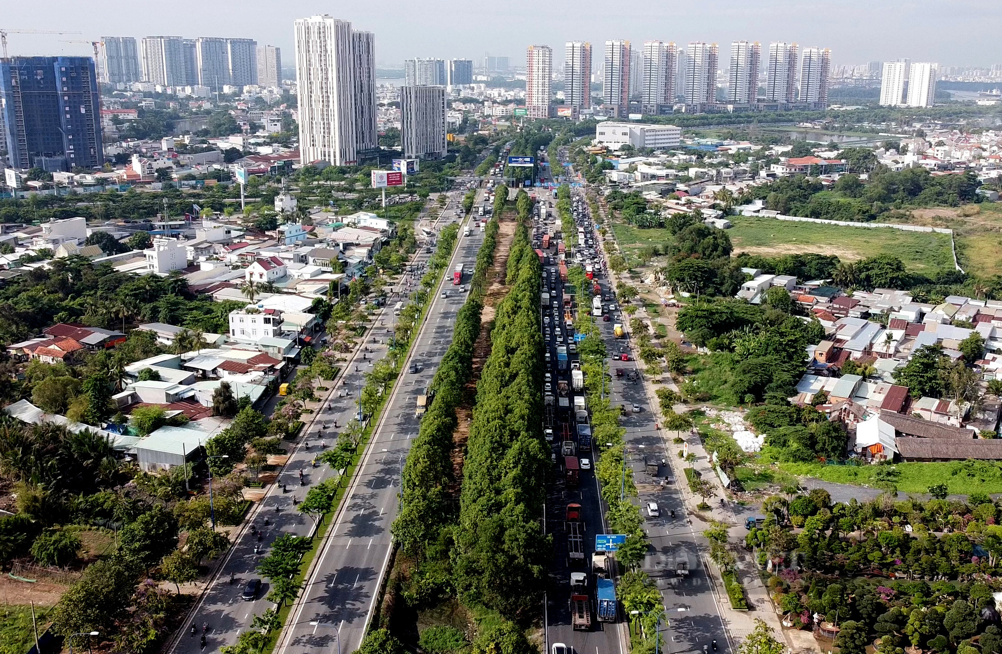 TP.HCM: Nhiều người &quot;đổ xô&quot; đi săn nhà đất giá rẻ cận Tết - Ảnh 4.
