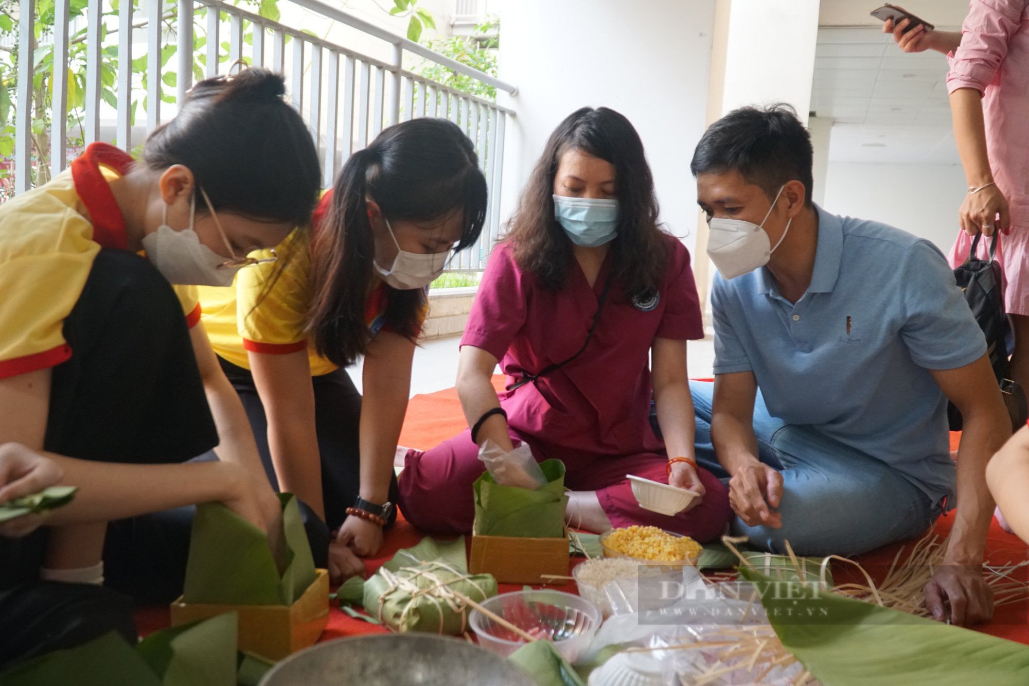 Bữa cơm tất niên đặc biệt nơi tuyến đầu - Ảnh 1.