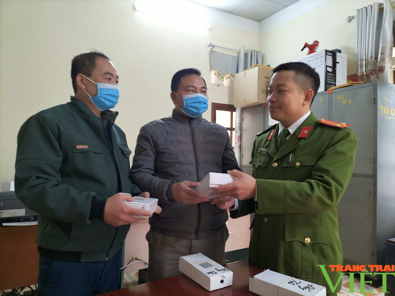 Công an Mai Châu (Hoà Bình): Đảm bảo tốt công tác phòng chống cháy nổ dịp Tết Nguyên đán - Ảnh 5. Công an Mai Châu (Hoà Bình): Đảm bảo tốt công tác phòng chống cháy nổ dịp Tết Nguyên đán - Ảnh 5.