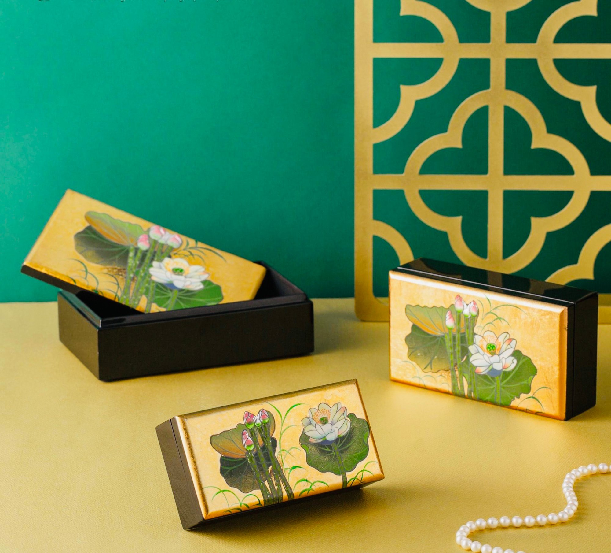 Sơn mài Đông Phương đến với bạn bè quốc tế, cộng đồng người Việt tại Anh - Ảnh 2.