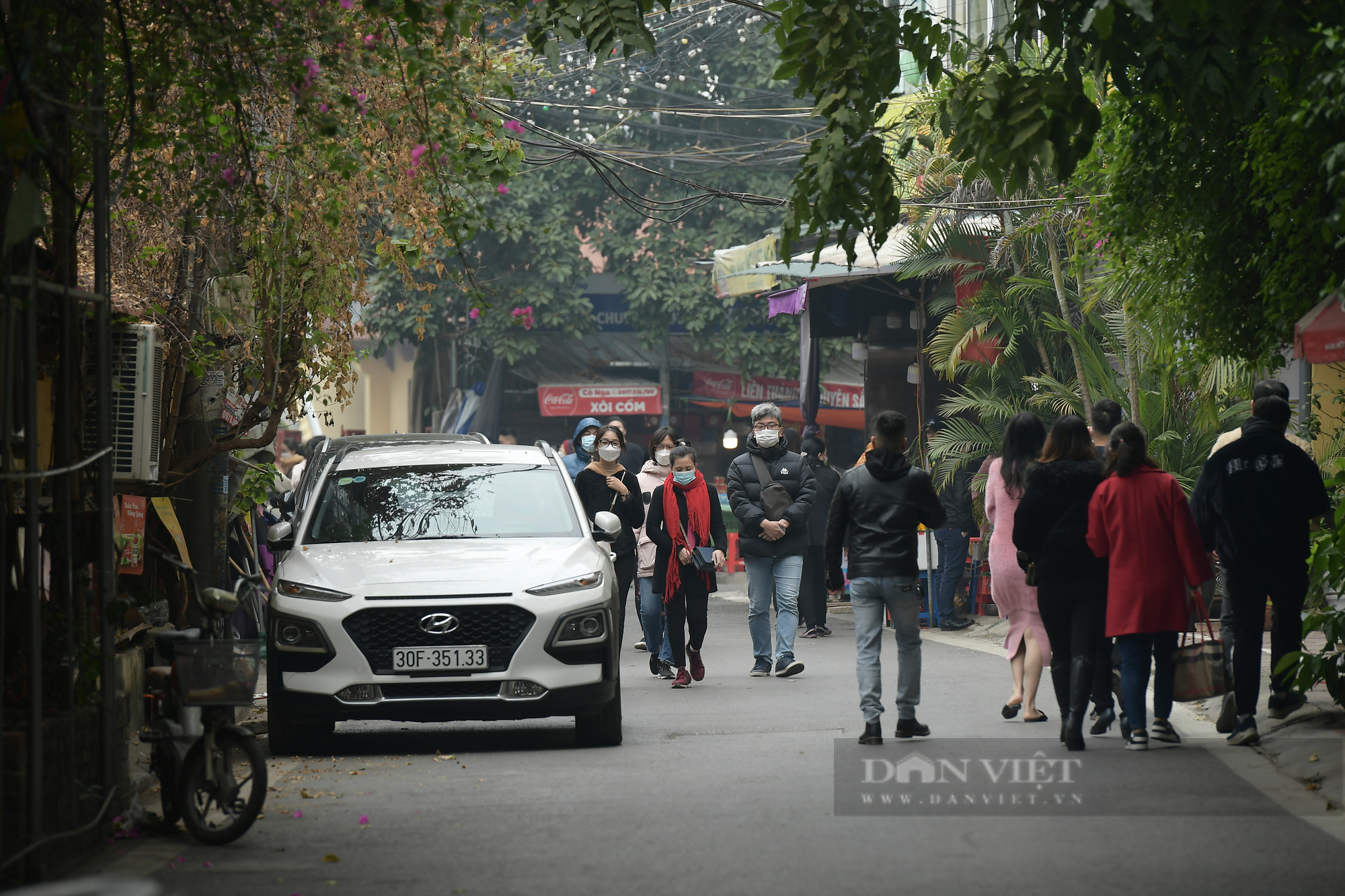 Quên Covid-19, người dân Thủ đô vẫn &quot;nô nức&quot; đi lễ Phủ Tây Hồ ngày mùng 1 cuối cùng năm Tân Sửu - Ảnh 9.