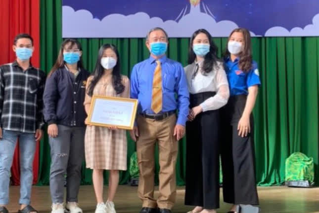 Xà phòng Lá Bàng của sinh viên Đại học Kiên Giang đoạt giải nhất thi khởi nghiệp - Ảnh 1. Xà phòng Lá Bàng của sinh viên Đại học Kiên Giang đoạt giải nhất thi khởi nghiệp - Ảnh 1.