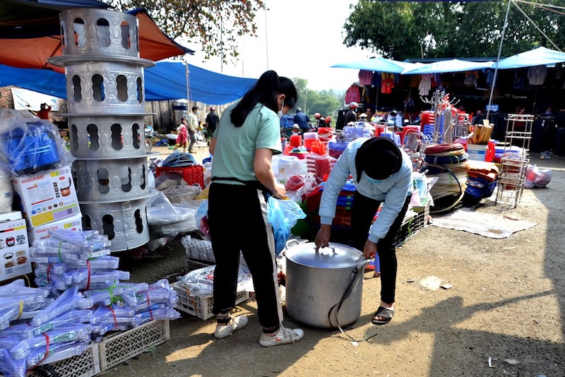 Sắc màu quyến rũ chợ phiên vùng cao ngày Tết - Ảnh 9.