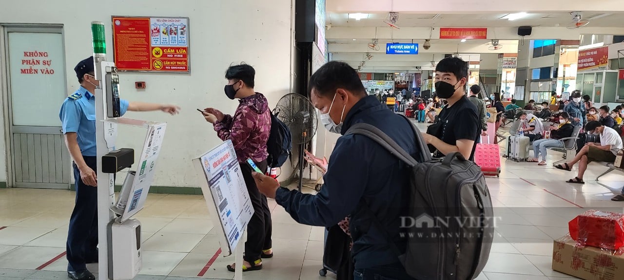Bến xe lớn nhất TP.HCM tấp nập khách chiều 28 tháng chạp - Ảnh 5.