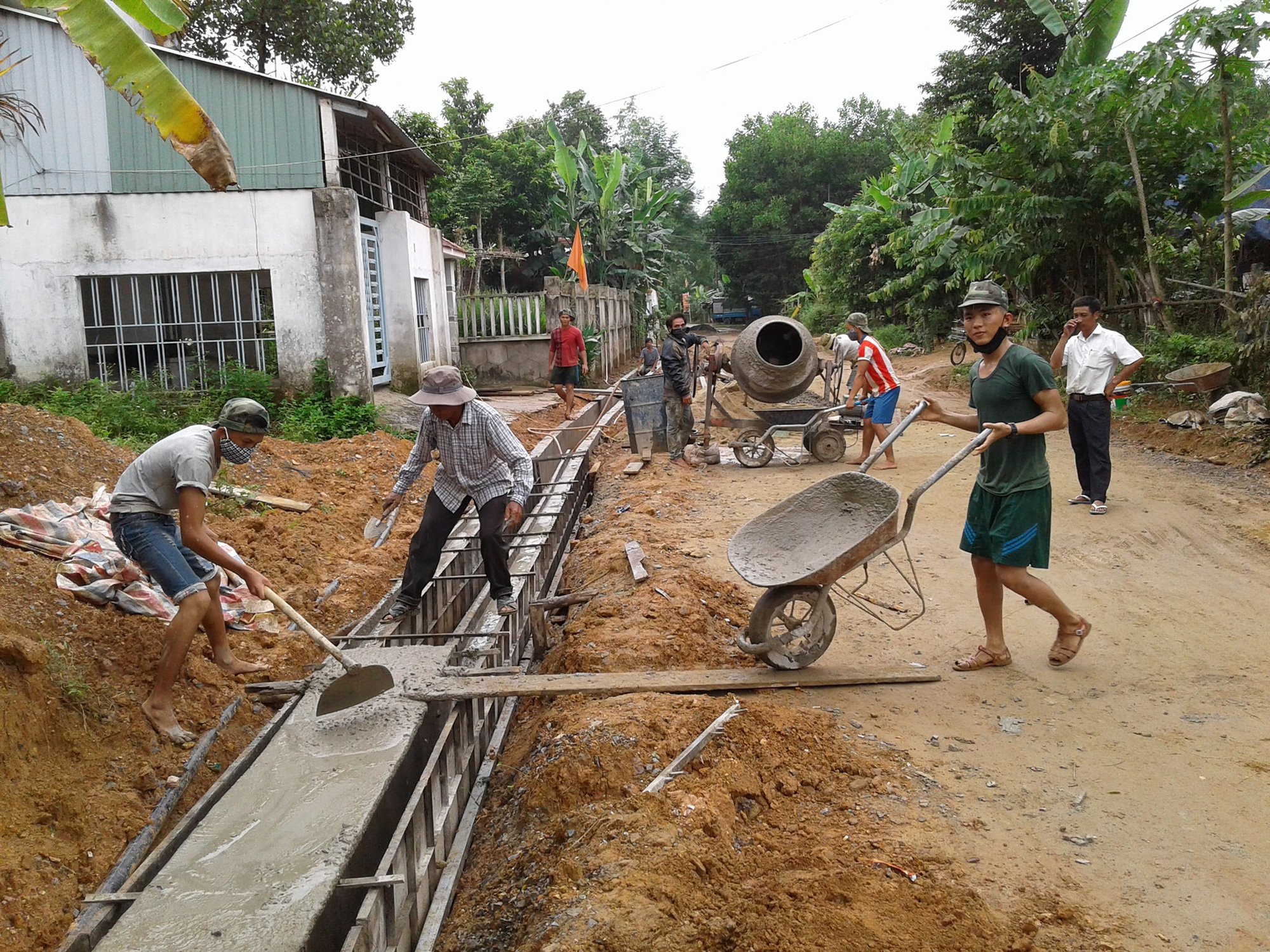 Đà Nẵng: Các cấp Hội Nông dân Hòa Vang tích cực tham gia bảo vệ môi trường - Ảnh 2.