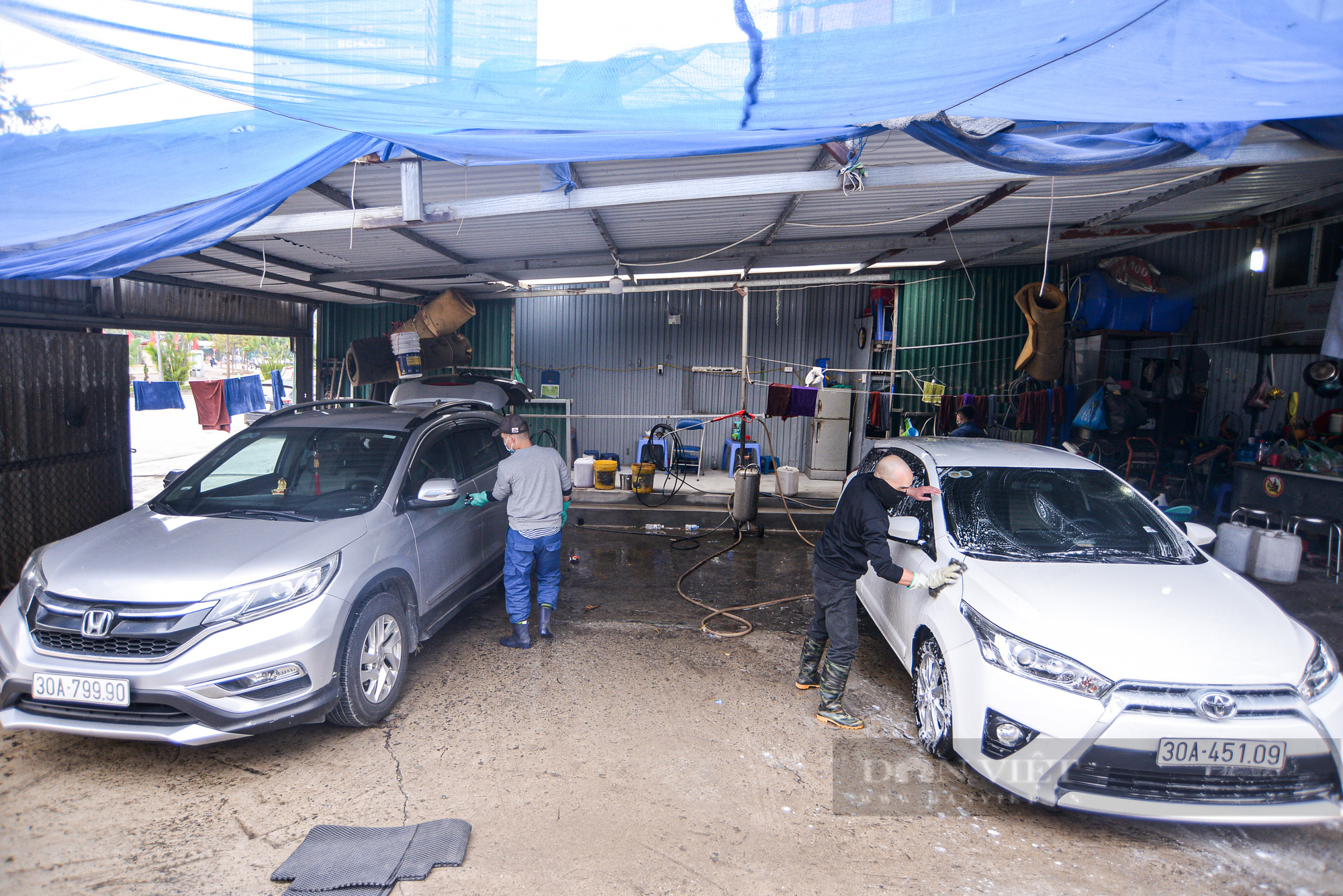 Giá rửa xe gấp 2 gấp 3 lần ngày thường, dịch vụ rửa xe &quot;hốt bạc&quot; ngày cận Tết - Ảnh 4.