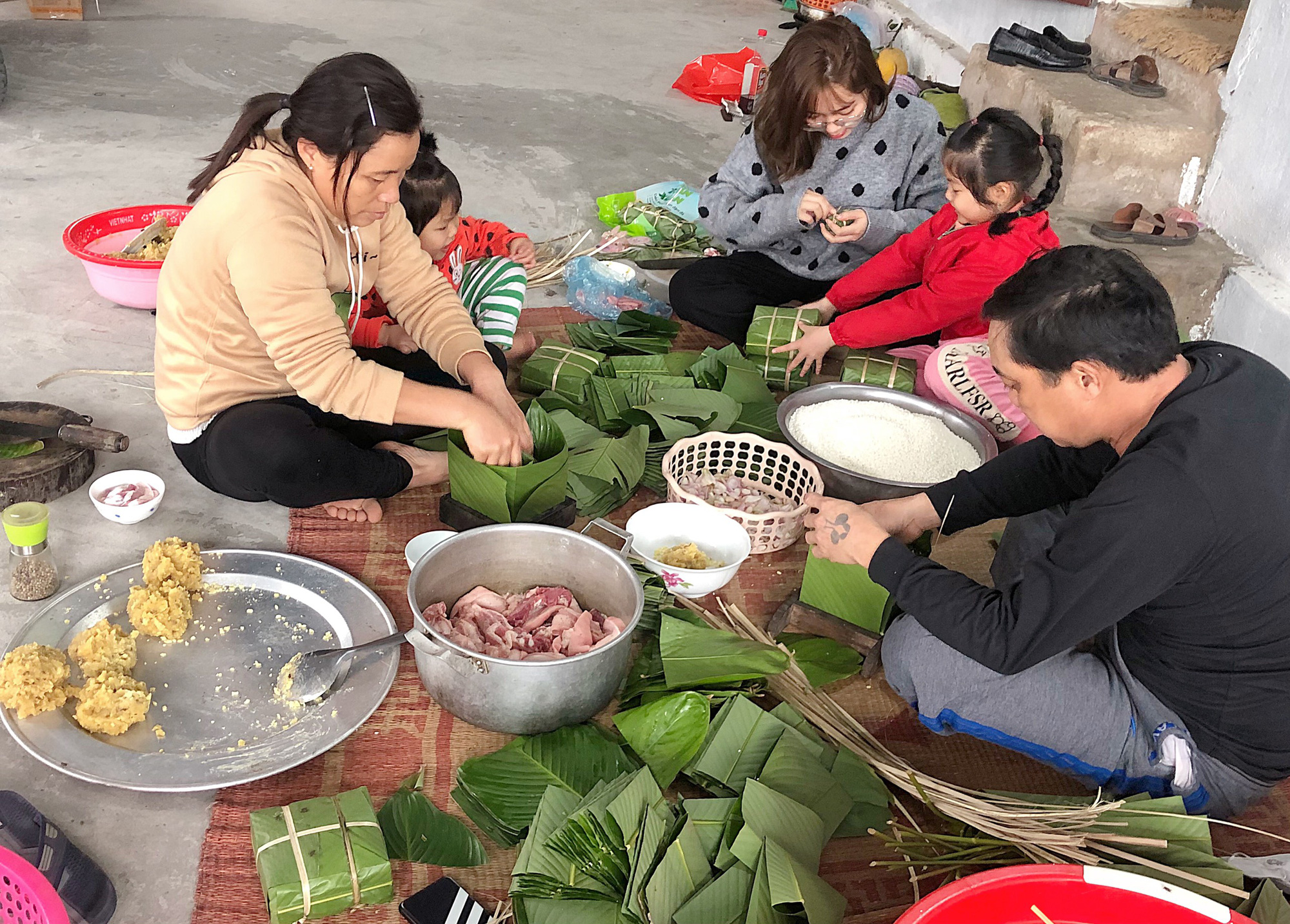 Bài dự thi &quot;Ký ức Tết trong tôi&quot;: Mùa xuân theo em đi mãi... - Ảnh 1.