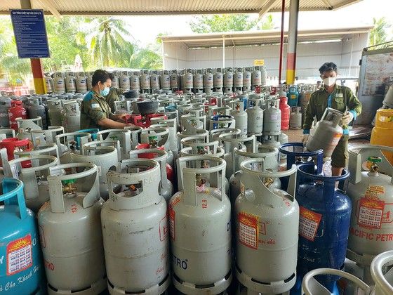 Giá gas tăng 16.000 đồng/bình 12kg - Ảnh 1. Giá gas tăng 16.000 đồng/bình 12kg - Ảnh 1.