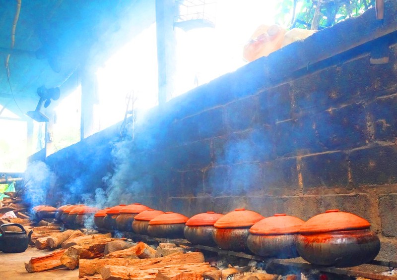  Làng cá kho nhộn nhịp vào Tết - Ảnh 2.