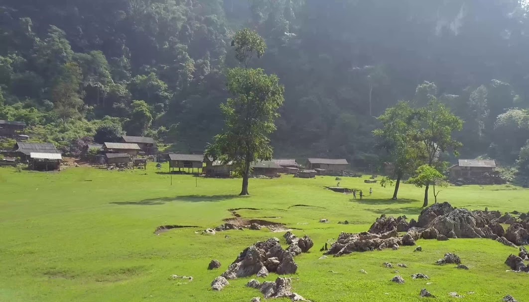 Làng “nguyên thủy” giữa núi rừng Tây Bắc - Ảnh 4. Làng “nguyên thủy” giữa núi rừng Tây Bắc - Ảnh 4.