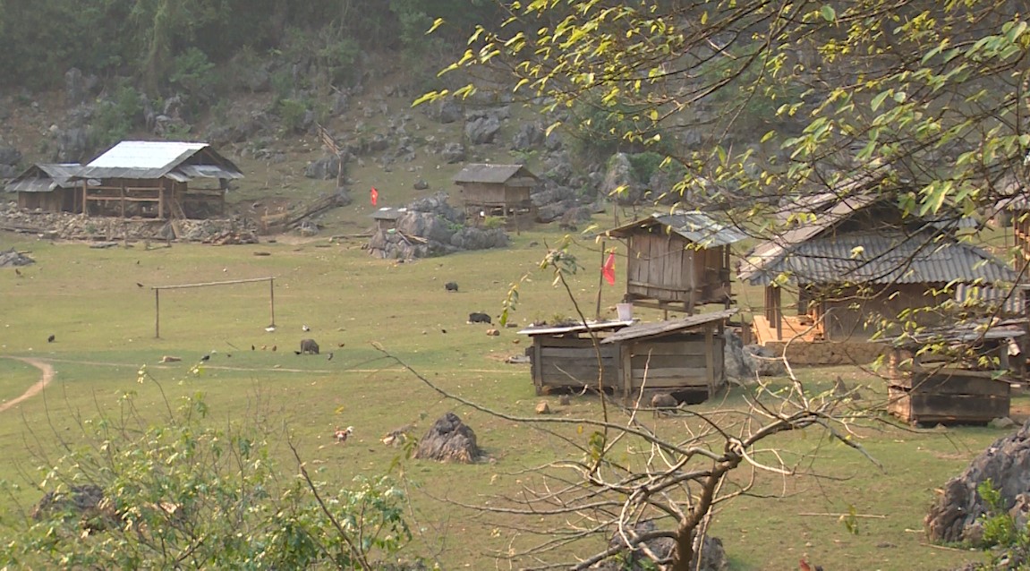 Làng “nguyên thủy” giữa núi rừng Tây Bắc - Ảnh 5. Làng “nguyên thủy” giữa núi rừng Tây Bắc - Ảnh 5.