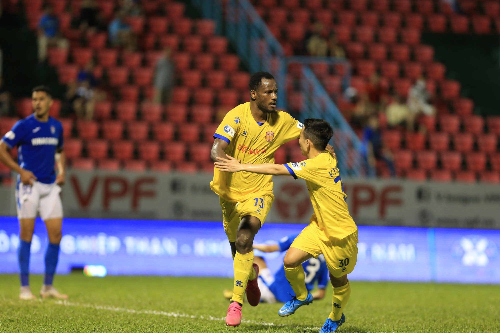 Vua phá lưới V.League Konan bị sát hại, &quot;siêu cò&quot; Nguyễn Minh Châu nói gì? - Ảnh 2.