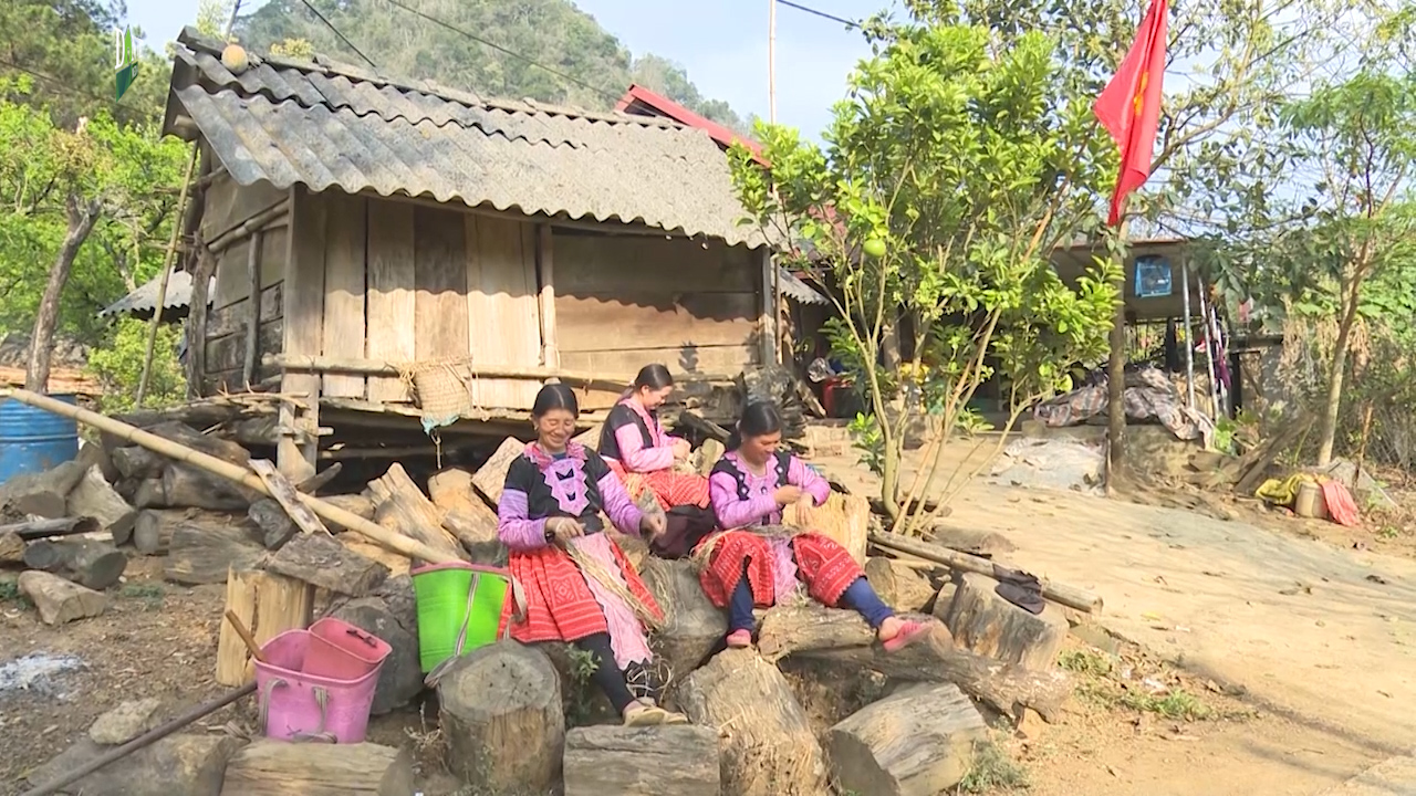 Làng “nguyên thủy” giữa núi rừng Tây Bắc - Ảnh 8. Làng “nguyên thủy” giữa núi rừng Tây Bắc - Ảnh 8.