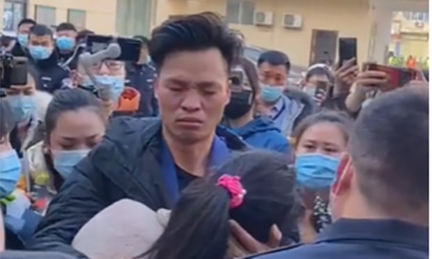 Bị hàng xóm bắt cóc lúc 4 tuổi, sau 33 năm tìm được mẹ một cách kỳ diệu nhờ ký ức này - Ảnh 1.