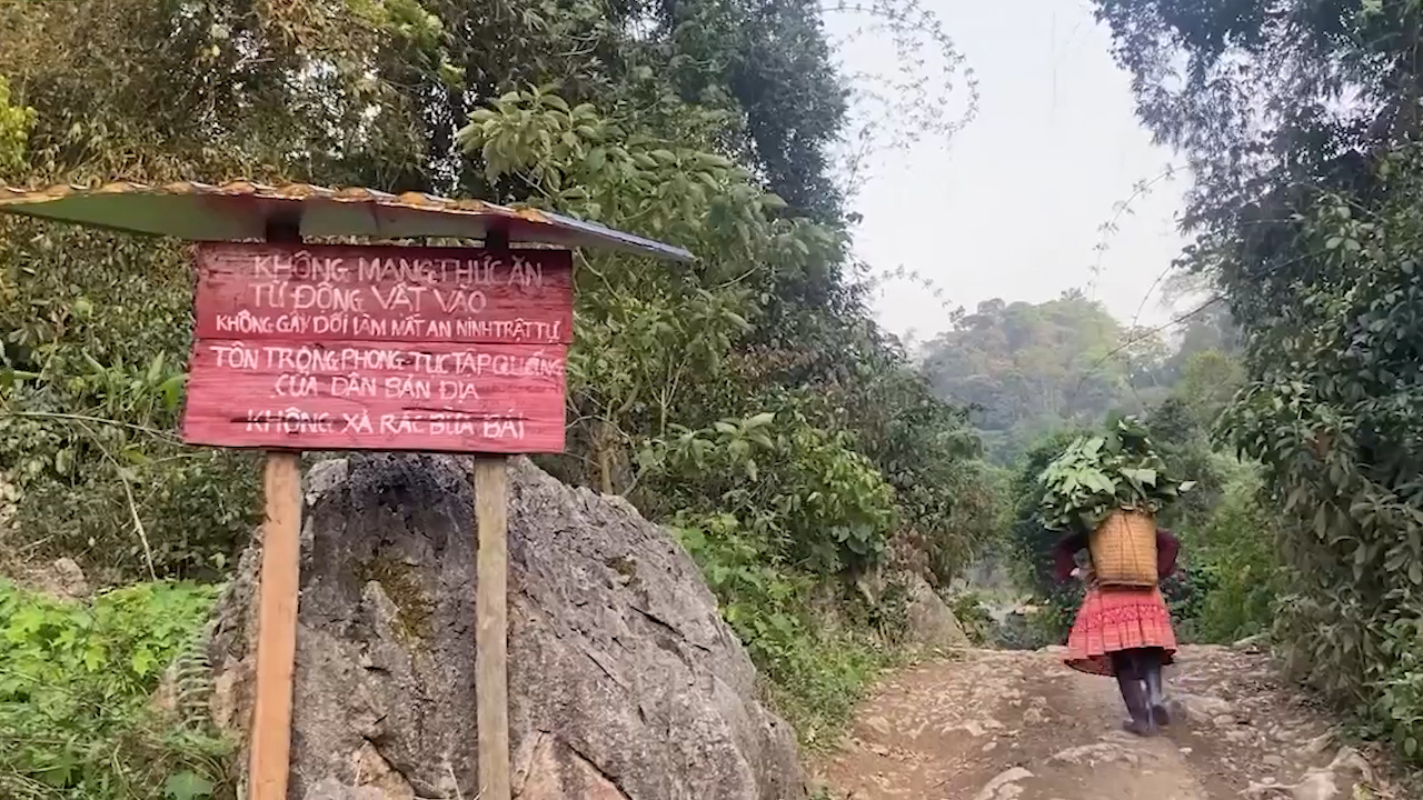 Làng “nguyên thủy” giữa núi rừng Tây Bắc - Ảnh 2. Làng “nguyên thủy” giữa núi rừng Tây Bắc - Ảnh 2.