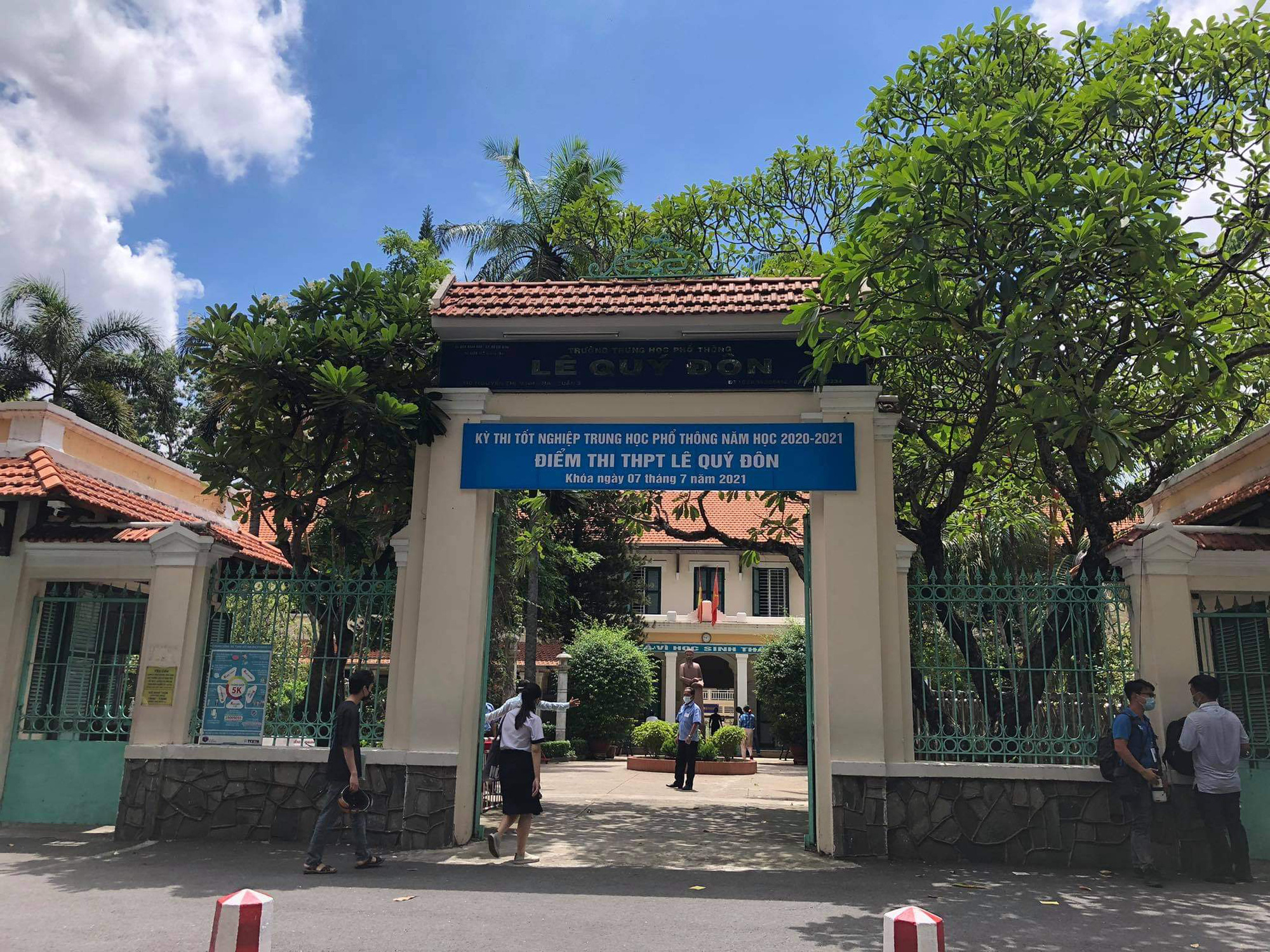 TP.HCM: Thi học kỳ trực tuyến, học sinh phải thi lại trực tiếp - Ảnh 1.