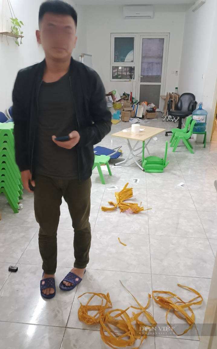 Nóng: Nghi vấn 3 kẻ lạ mặt vào căn hộ chung cư Hà Nội xịt hơi cay, trói chủ nhà cướp điện thoại - Ảnh 3.