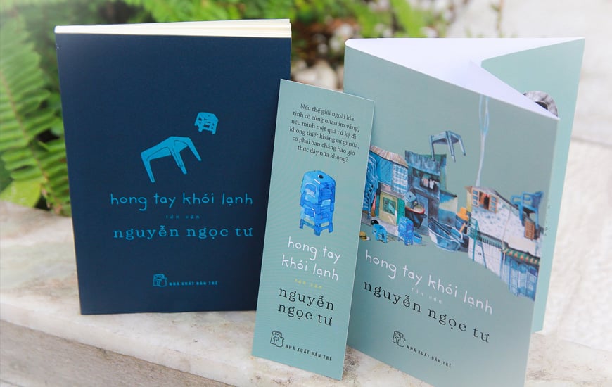 Nhà văn Nguyễn Ngọc Tư ra mắt tản văn &quot;Hong tay khói lạnh&quot; - Ảnh 1.
